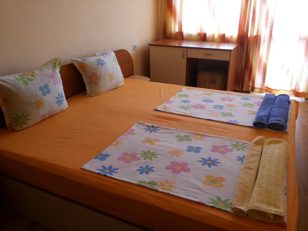 Ivanovi Guest House Приморсько Номер фото