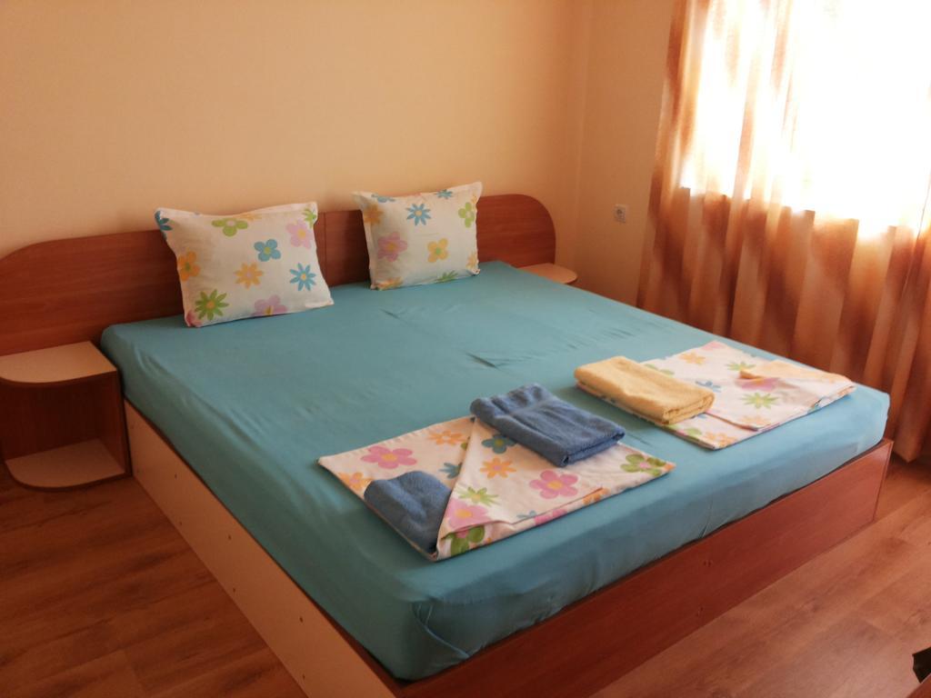 Ivanovi Guest House Приморсько Номер фото