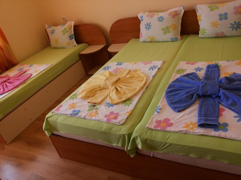 Ivanovi Guest House Приморсько Номер фото